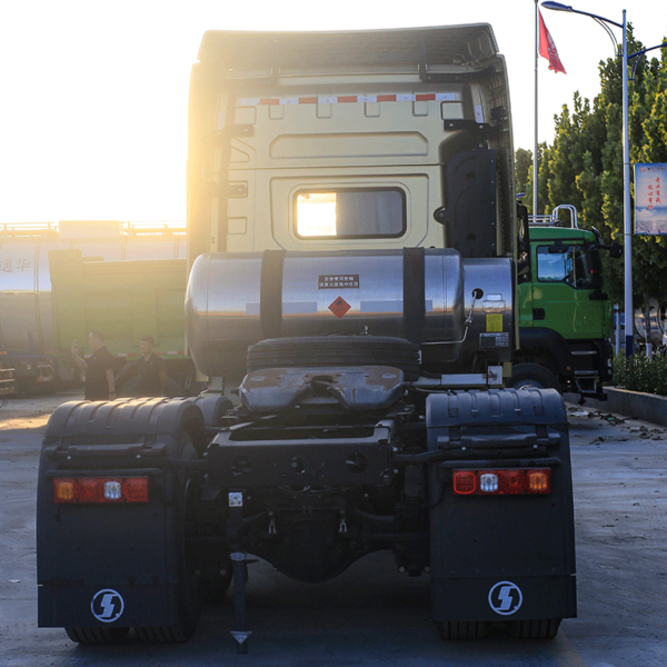 TIANMU-M1079  Shacman Truck Tractor Heads Shacman X5000 6X4 371HP 6X4 Trailer Head Tractor 25 Ton 12 Wheel Tractor For Sale - Image 3