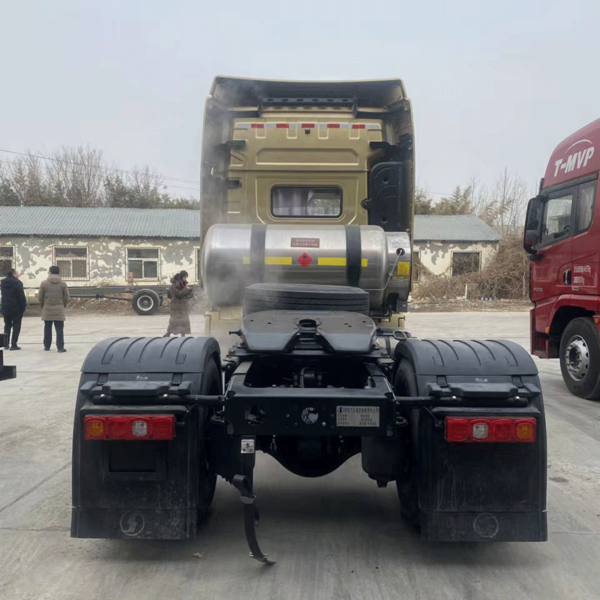 TIANMU-M1075  Shacman Truck Tractor Heads Shacman X5000 4X2 375HP 4X2 Trailer Head Tractor  6 Wheel Tractor For Sale - Image 4